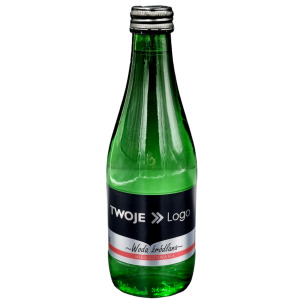 Woda niegazowana w butelce z logo 0,3L