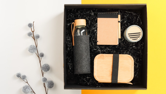 Giftboxy dla firm – zestawy prezentowe szyte na miarę